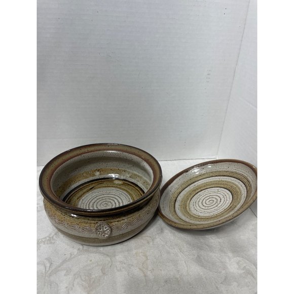 Hobbiest Covered Pottery Dish  6" wide 3" high 5" to top of cover when on Brown/ - Picture 4 of 10